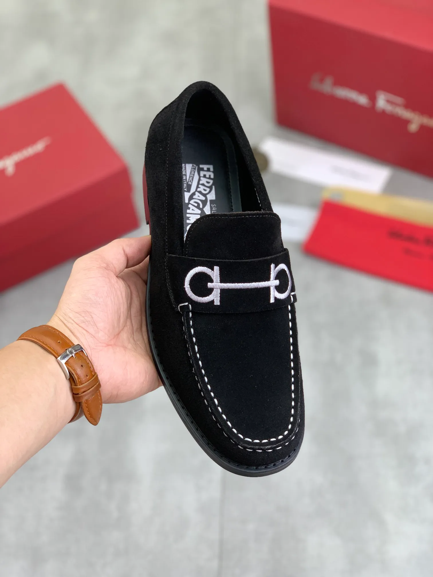Men's Men's Shoes 💰P460💰[New Style] Water-dyed Niuli 🆘[Salvatore Ferragamo] Ferragamo's latest casual business leather shoes for men! Available at counters simultaneously! The fabric is made of specially imported original calfskin, the lining is made of imported water-dyed cowhide, and the original combination outsole is absolutely luxurious and leads the fashion trend. Matching code: 38-45; 5️⃣ colors available